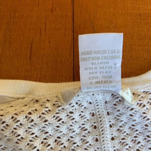 Design History Women’s Size M White V-neck Crochet 3/4 Sleeve Sweater Minimalist - Picture 5 of 5